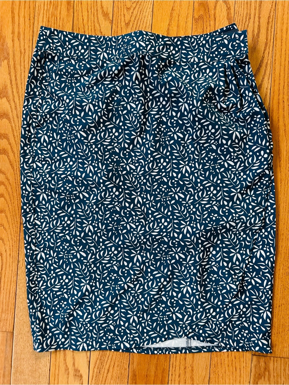 RipSkirt wrap Around Floral Blue White Medium Skirt. NWT